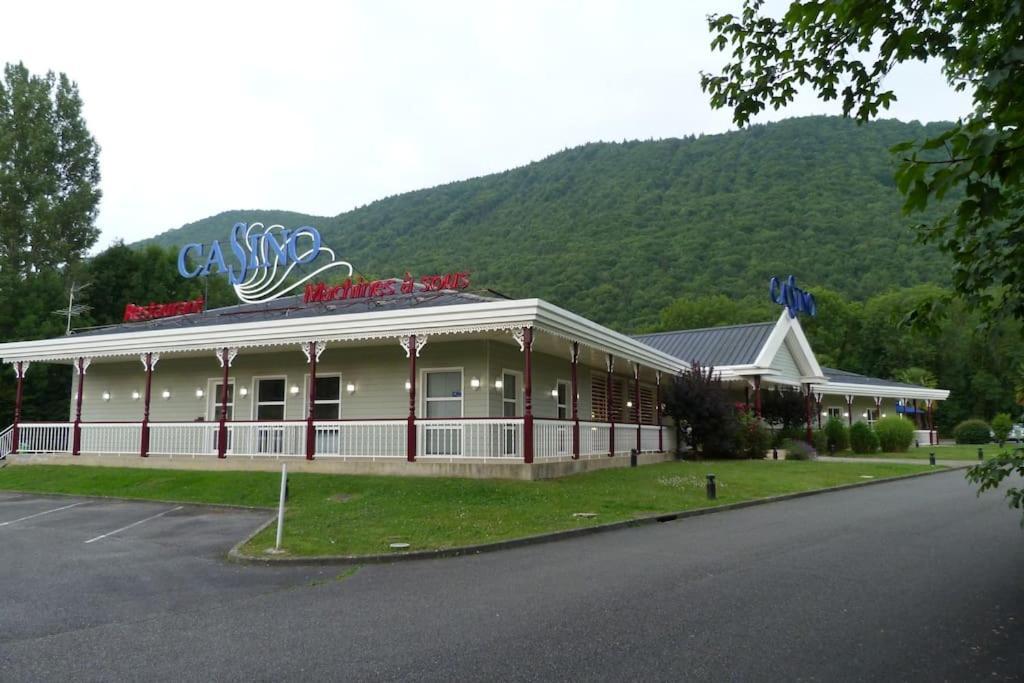Cottage Les Pyrenees Au Bord De L'Eau Barbazan Exterior photo